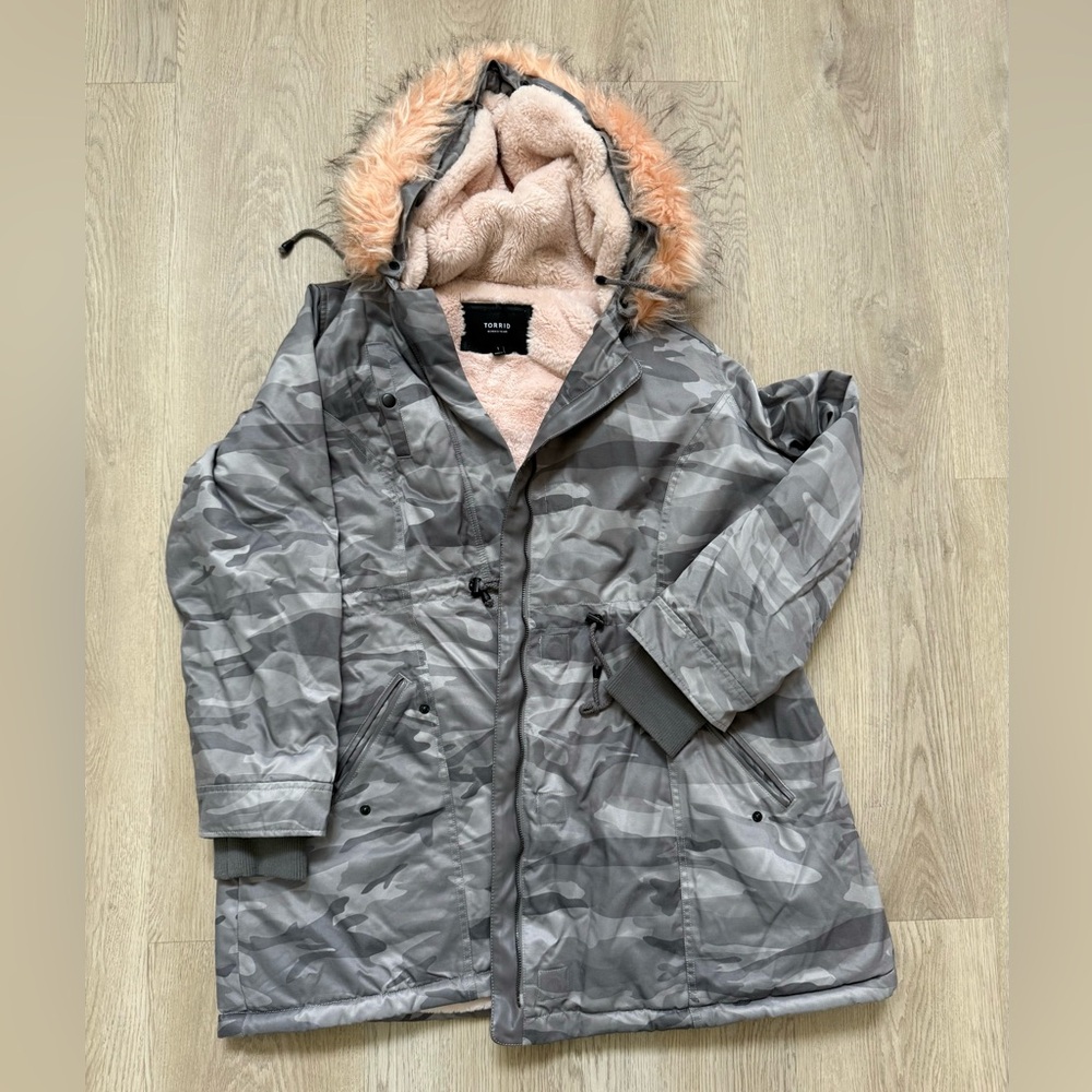 Torrid Plus Grey Camo Pink Faux Fur Lining Parka Jacket Coat 1X